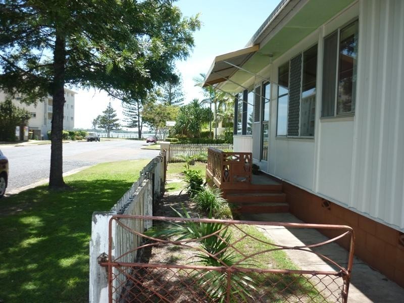 2 Kitchener Street, Golden Beach QLD 4551