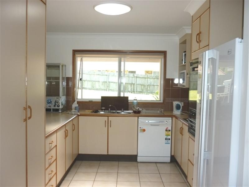 8 Flamingo Street, Little Mountain QLD 4551