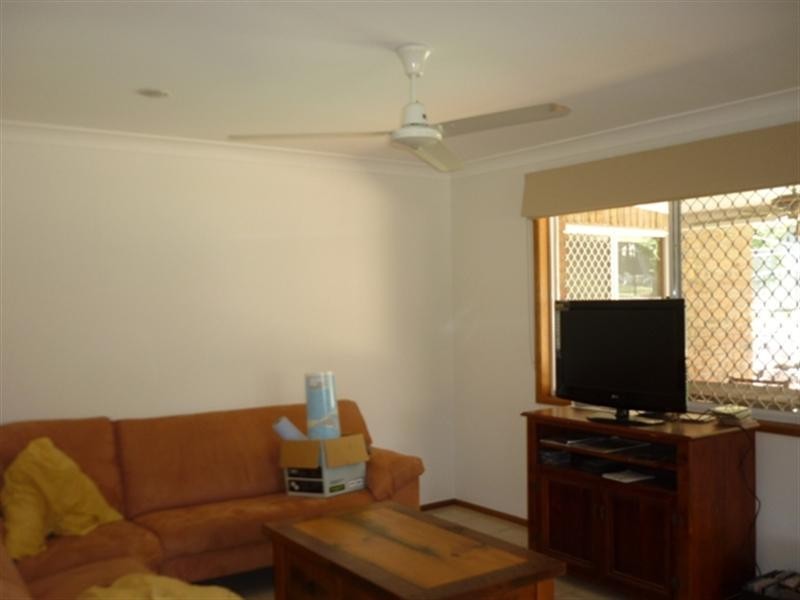 8 Flamingo Street, Little Mountain QLD 4551