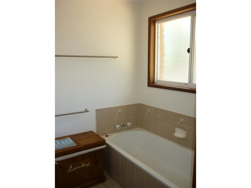 8 Flamingo Street, Little Mountain QLD 4551