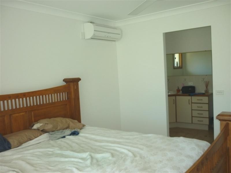 8 Flamingo Street, Little Mountain QLD 4551