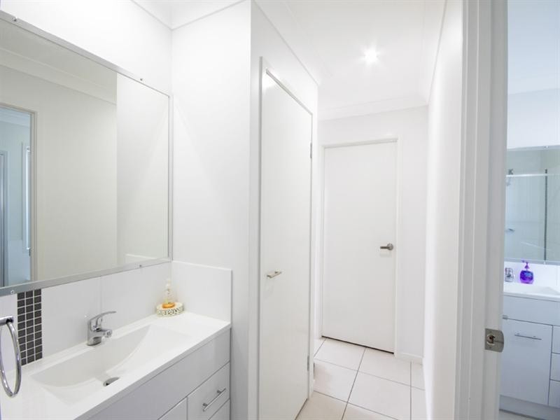 2 Little Tree Lane, Little Mountain QLD 4551