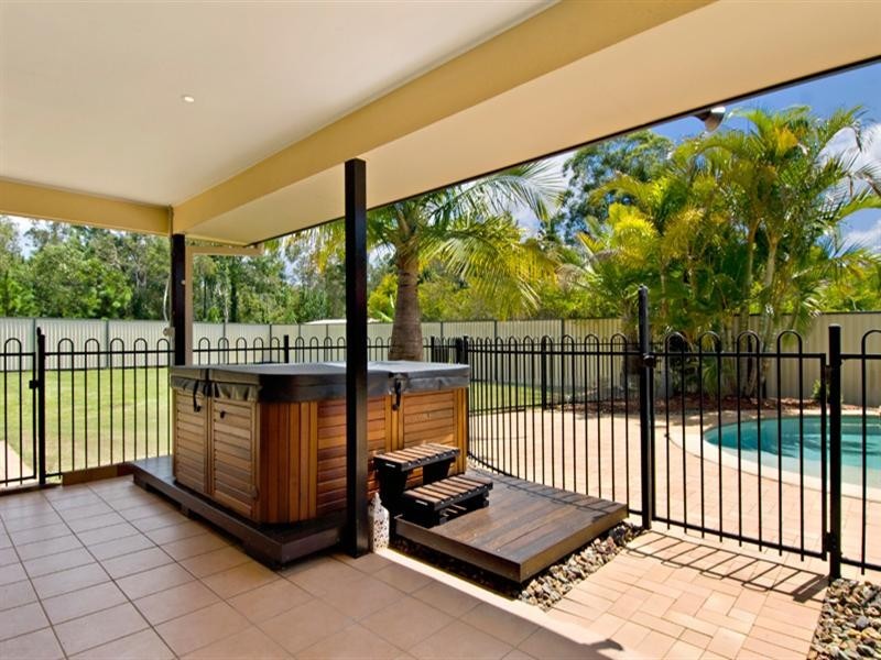 5 Tulipoak Court, Little Mountain QLD 4551