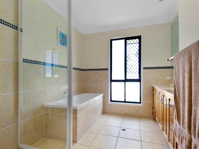 5 Tulipoak Court, Little Mountain QLD 4551