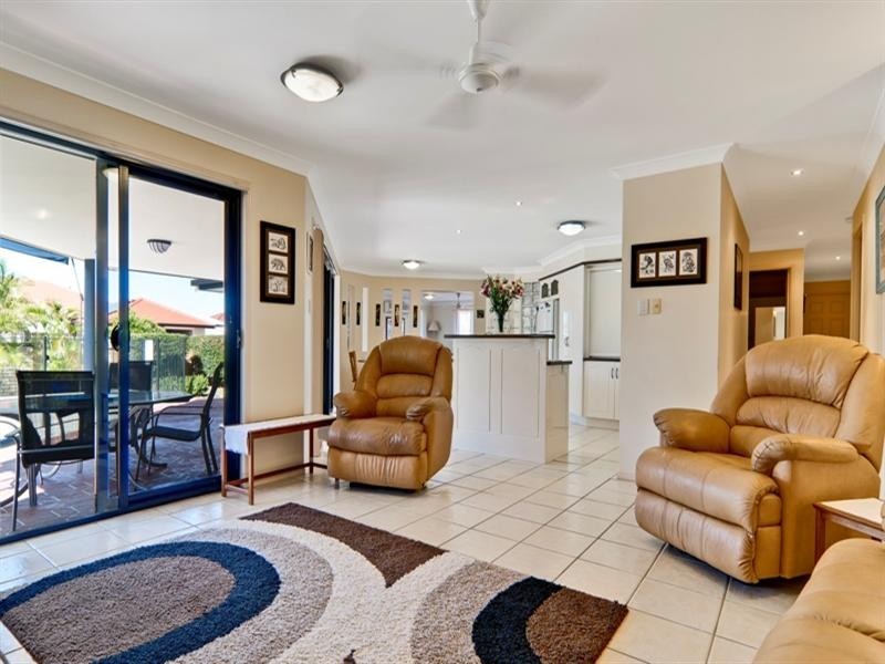 2 Lang Street, Pelican Waters QLD 4551