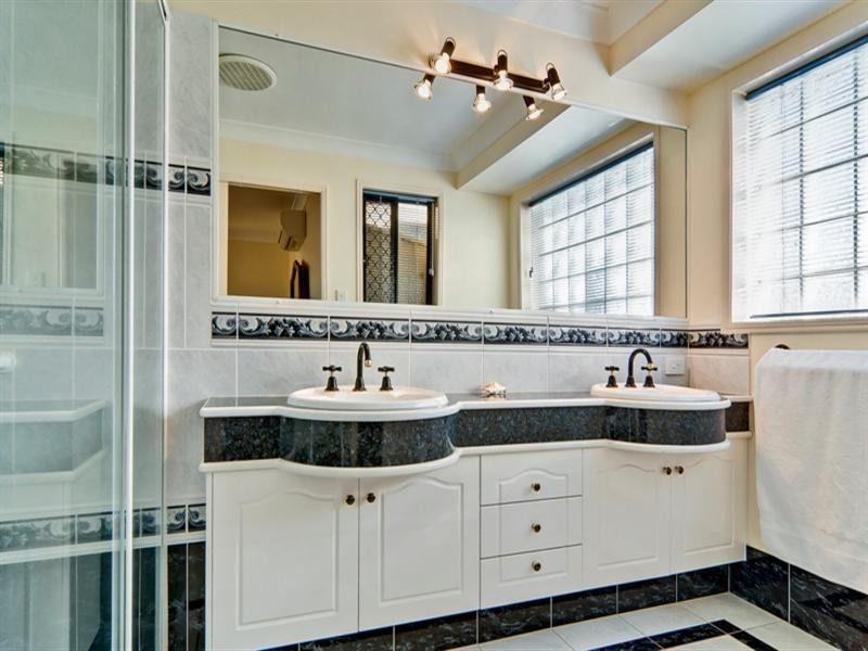 2 Lang Street, Pelican Waters QLD 4551