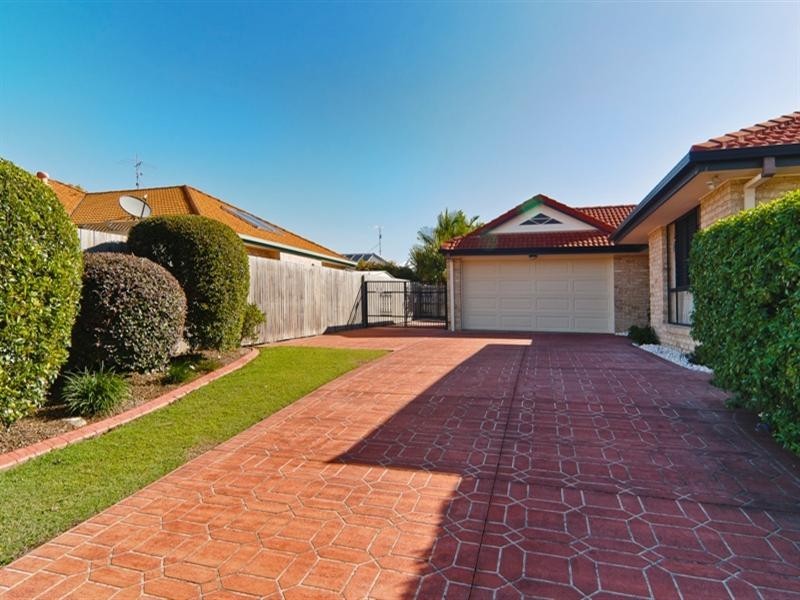 2 Lang Street, Pelican Waters QLD 4551