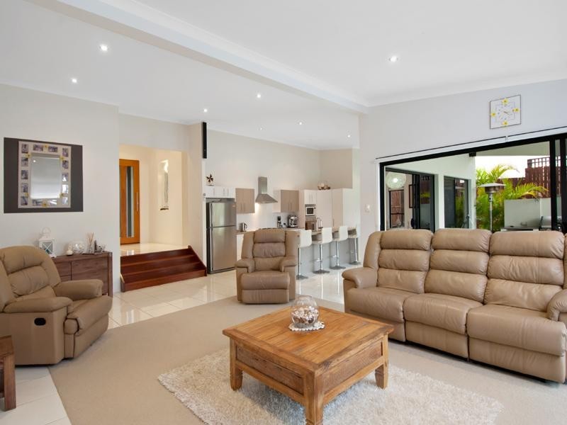 6 Pine Ridge Place, Little Mountain QLD 4551