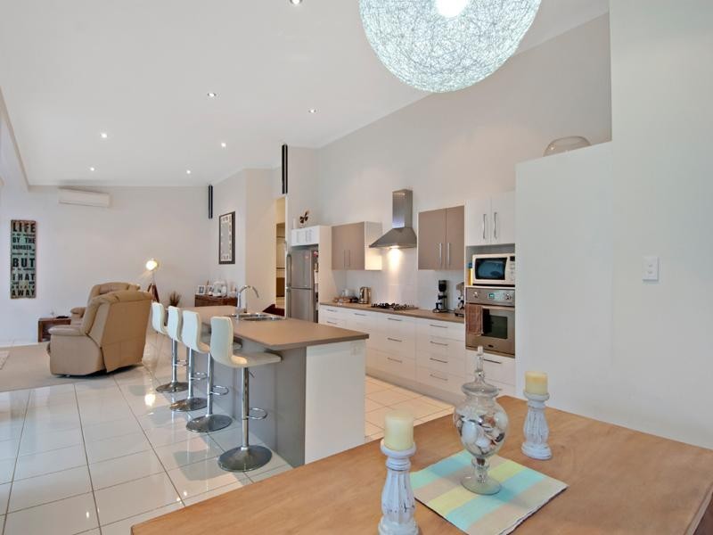 6 Pine Ridge Place, Little Mountain QLD 4551