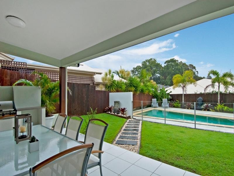 6 Pine Ridge Place, Little Mountain QLD 4551