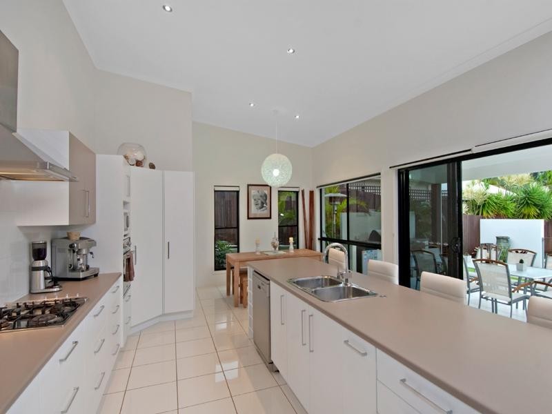 6 Pine Ridge Place, Little Mountain QLD 4551