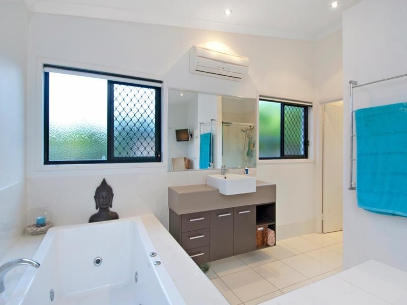 6 Pine Ridge Place, Little Mountain QLD 4551