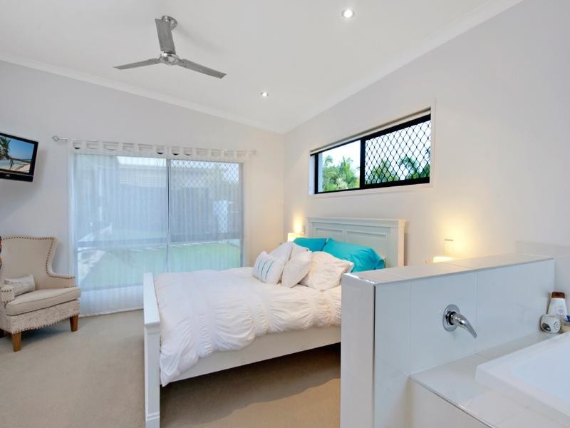 6 Pine Ridge Place, Little Mountain QLD 4551