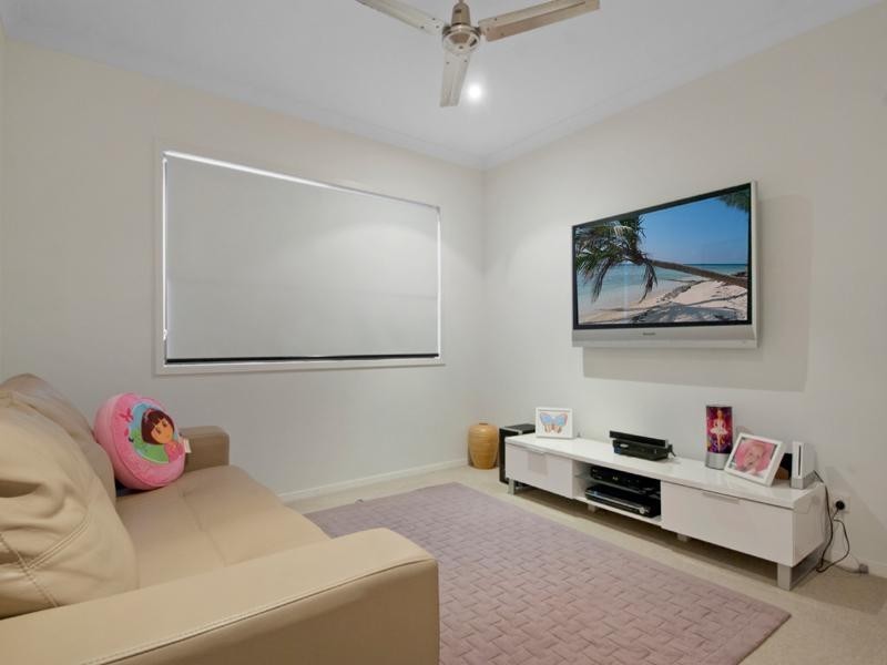 6 Pine Ridge Place, Little Mountain QLD 4551