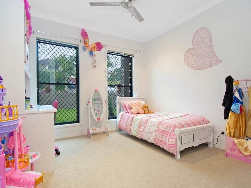 6 Pine Ridge Place, Little Mountain QLD 4551