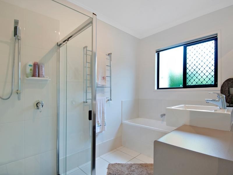 6 Pine Ridge Place, Little Mountain QLD 4551