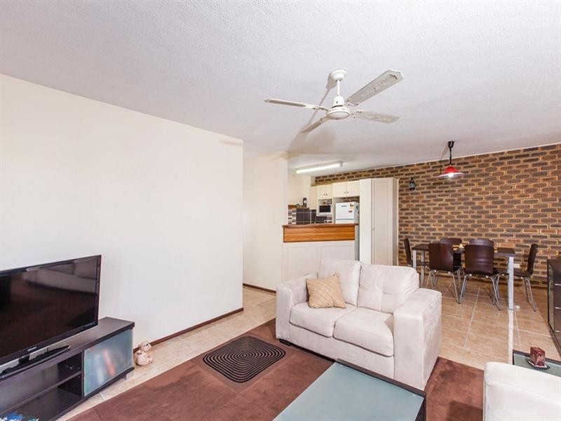 Unit 3 ‘Kings Crest’ 2 Moreton Parade, Kings Beach QLD 4551