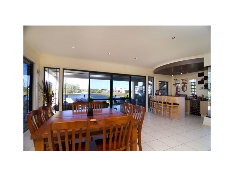 18 Wallaby Circuit, Pelican Waters QLD 4551