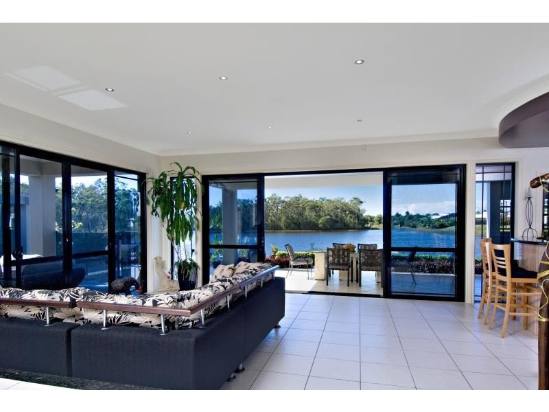 18 Wallaby Circuit, Pelican Waters QLD 4551