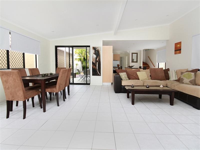 21 Sanibel Court, Kawana Island QLD 4575