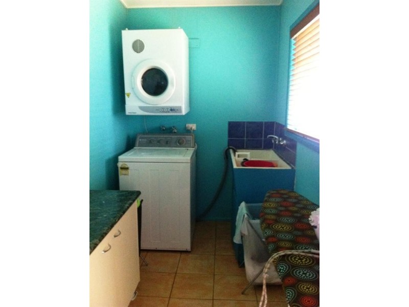 4 Upper Gay Terrace, Kings Beach QLD 4551