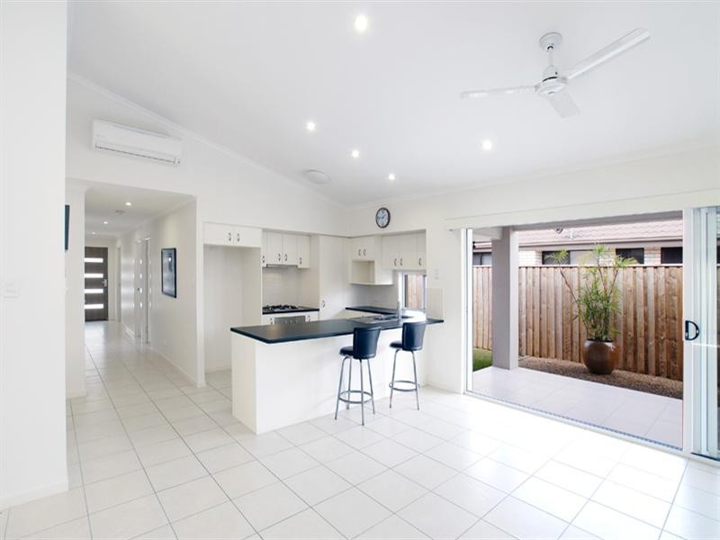 25 Elvena Circuit, Little Mountain QLD 4551