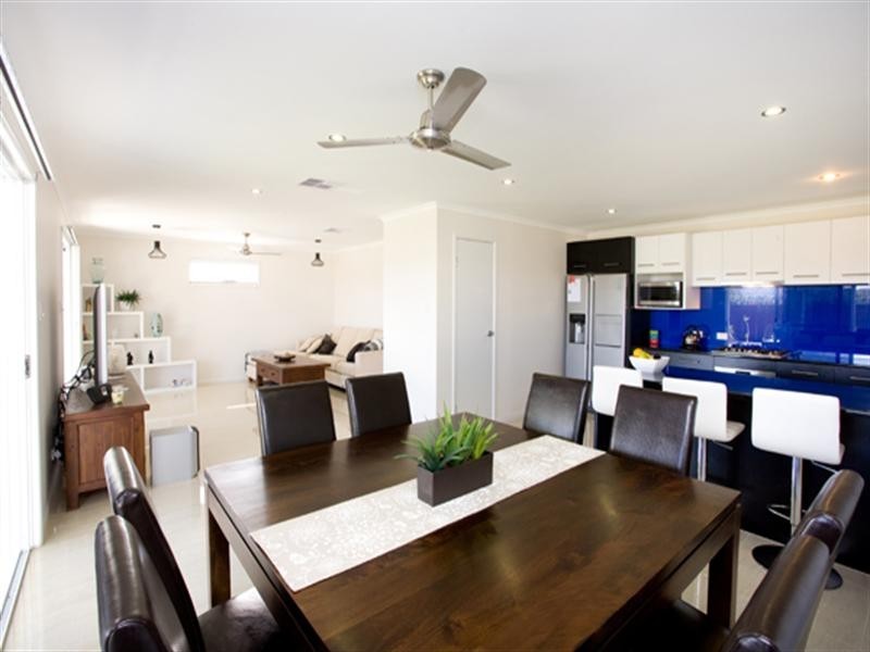 4 Reef Court, Birtinya QLD 4575