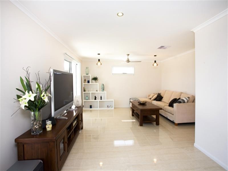 4 Reef Court, Birtinya QLD 4575