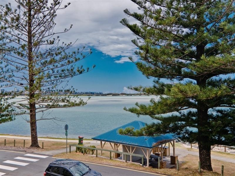 Unit 2 ‘Cabarita’ 82 Golden Beach Esplanade, Golden Beach QLD 4551