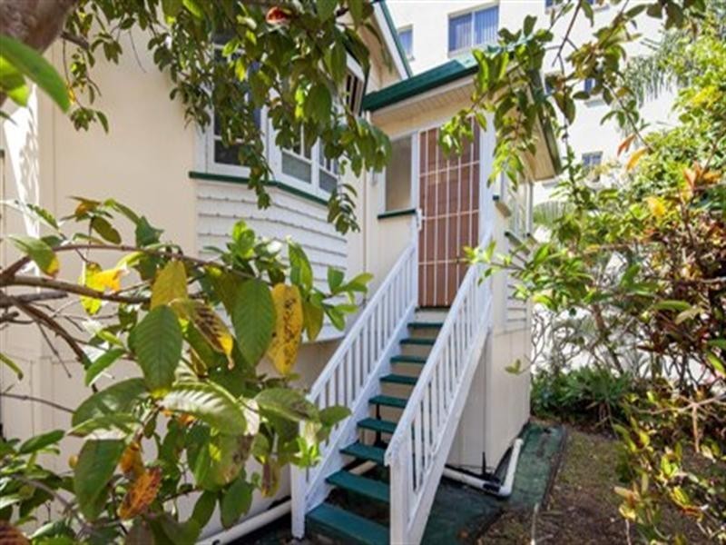 8 Moreton Parade, Kings Beach QLD 4551