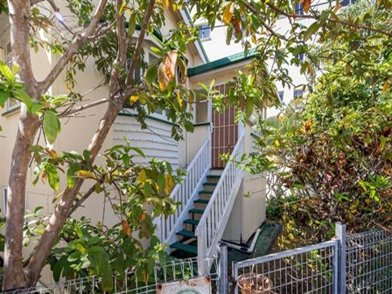 8 Moreton Parade, Kings Beach QLD 4551