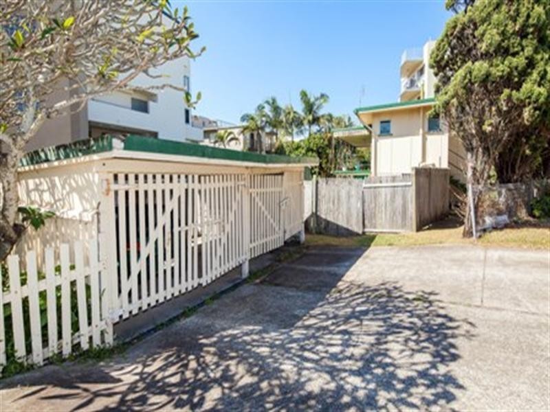 8 Moreton Parade, Kings Beach QLD 4551