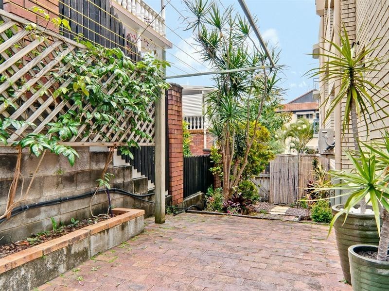 Unit 2 ‘Pacific Cove’ 2 Upper Gay Terrace, Kings Beach QLD 4551