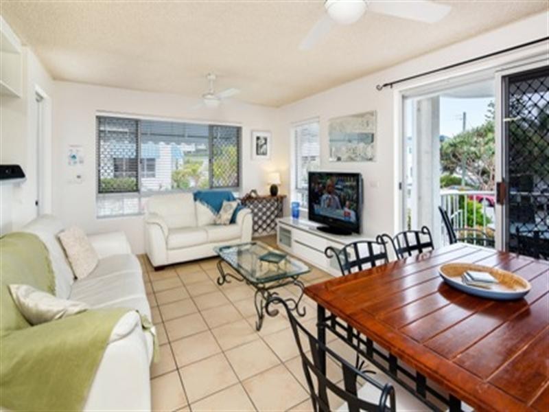 Unit 5 ‘Estoril’ 38 McIlwraith Street, Moffat Beach QLD 4551