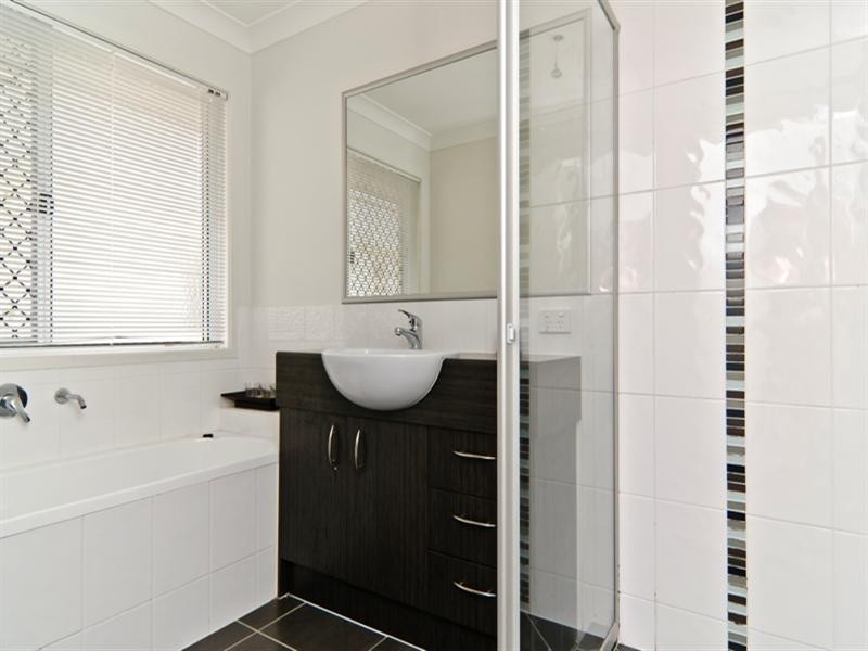 7 Sunrise Terrace, Little Mountain QLD 4551