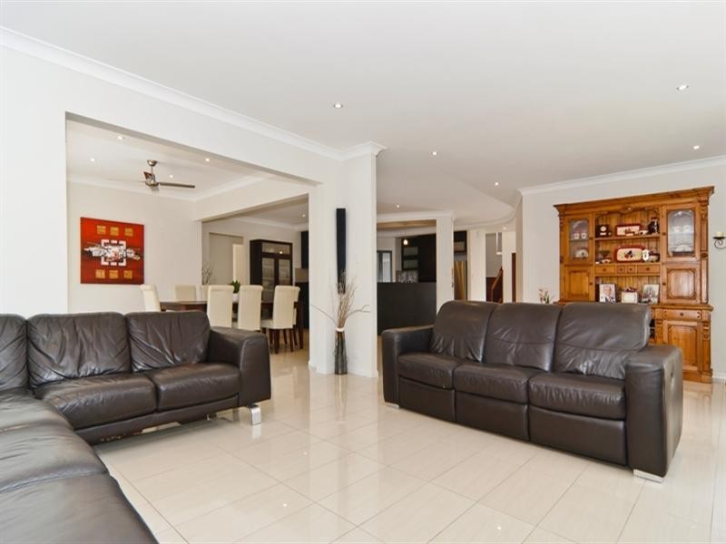 16 Campbellville Circuit, Pelican Waters QLD 4551