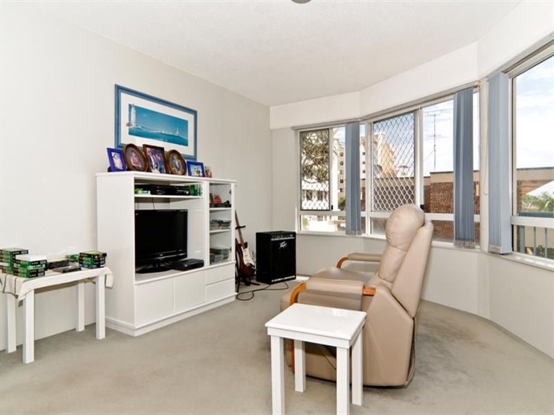 Unit 8 ‘Chequers’ 34 King Street, Kings Beach QLD 4551