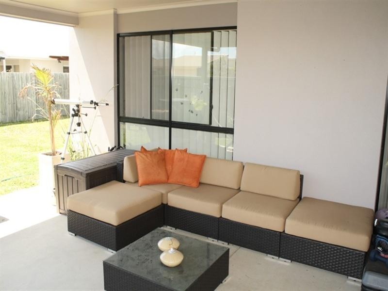 1 Barrine Crescent, Caloundra West QLD 4551