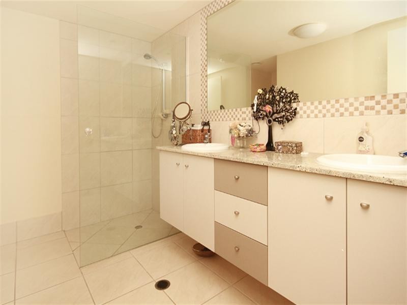 20/1 Grenada Way, Kawana Island QLD 4575