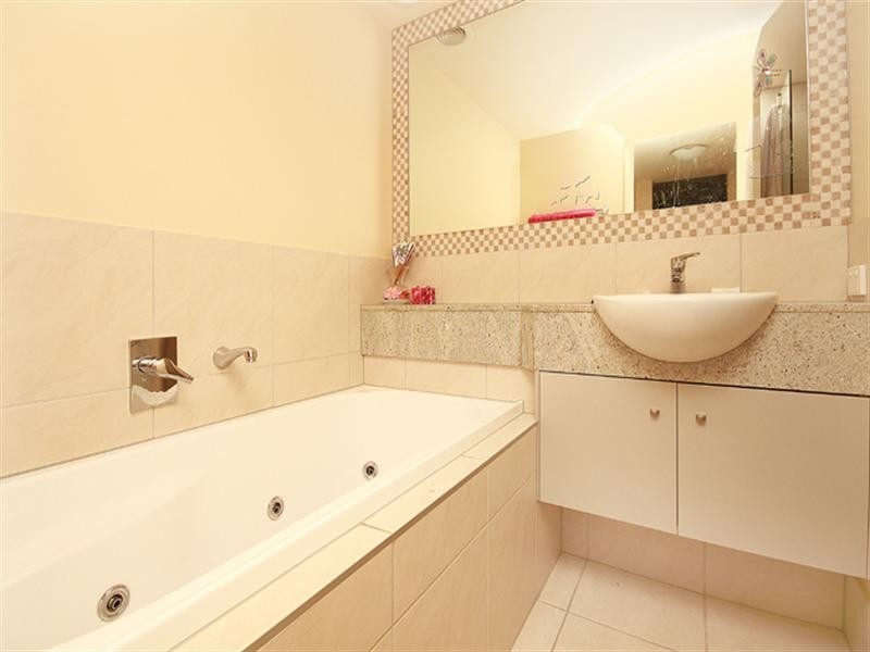 20/1 Grenada Way, Kawana Island QLD 4575