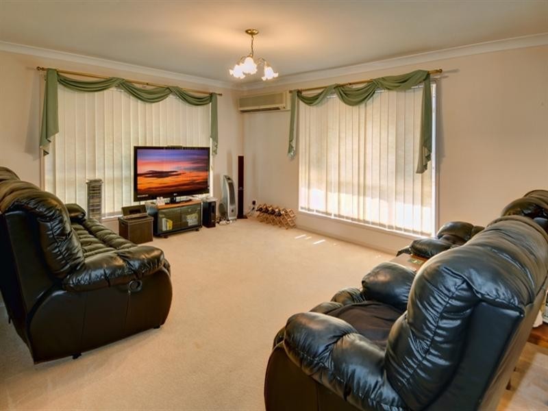 4 Hinchinbrook Court, Little Mountain QLD 4551