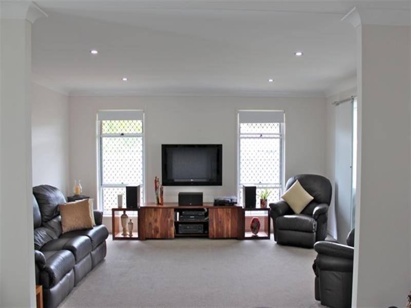 15 Kurrajong Crescent, Meridan Plains QLD 4551