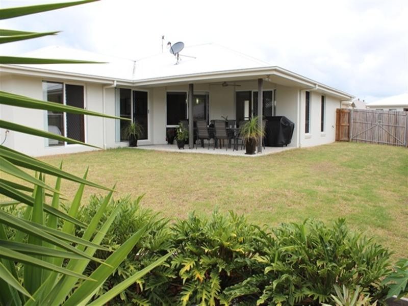 15 Kurrajong Crescent, Meridan Plains QLD 4551