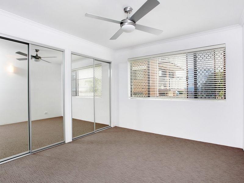 Unit 2/1 Burke Street, Golden Beach QLD 4551