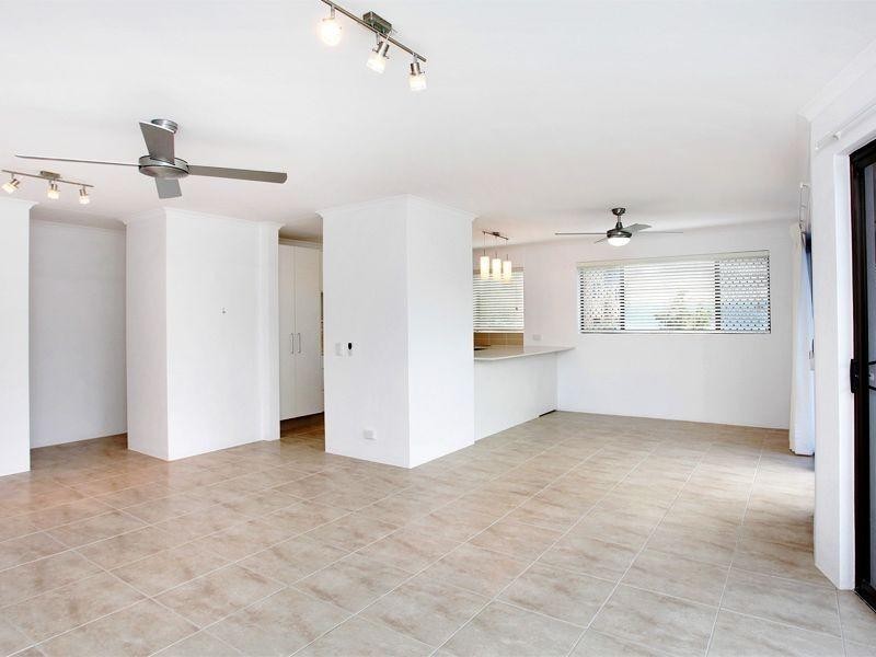 Unit 2/1 Burke Street, Golden Beach QLD 4551