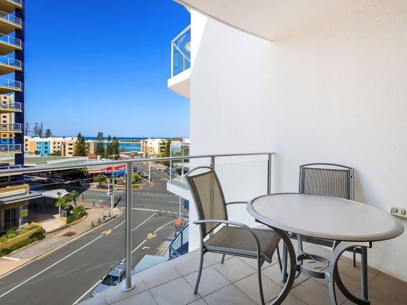 Unit 403 ‘Ocean Views Resort’ 115 Bulcock Street, Caloundra QLD 4551