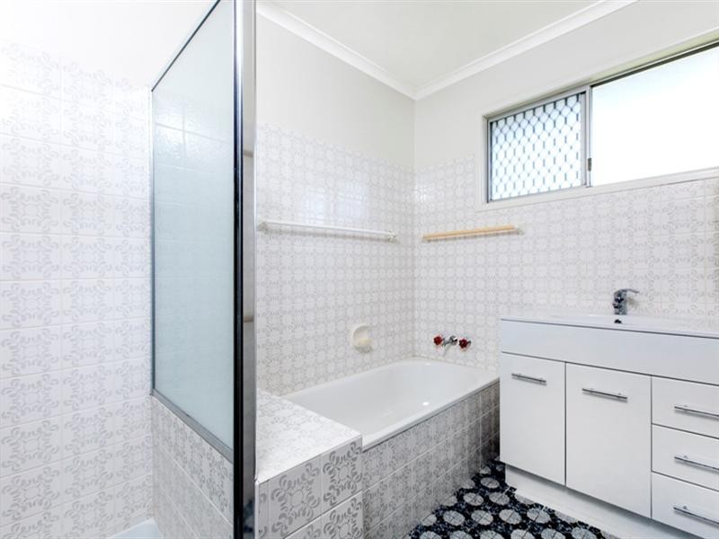 6 Earnshaw Street, Golden Beach QLD 4551