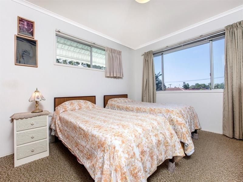 6 Earnshaw Street, Golden Beach QLD 4551