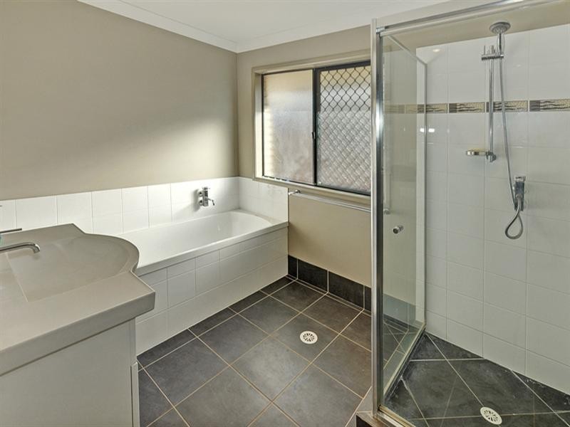 12 Maddock Avenue, Mooloolah Valley QLD 4553