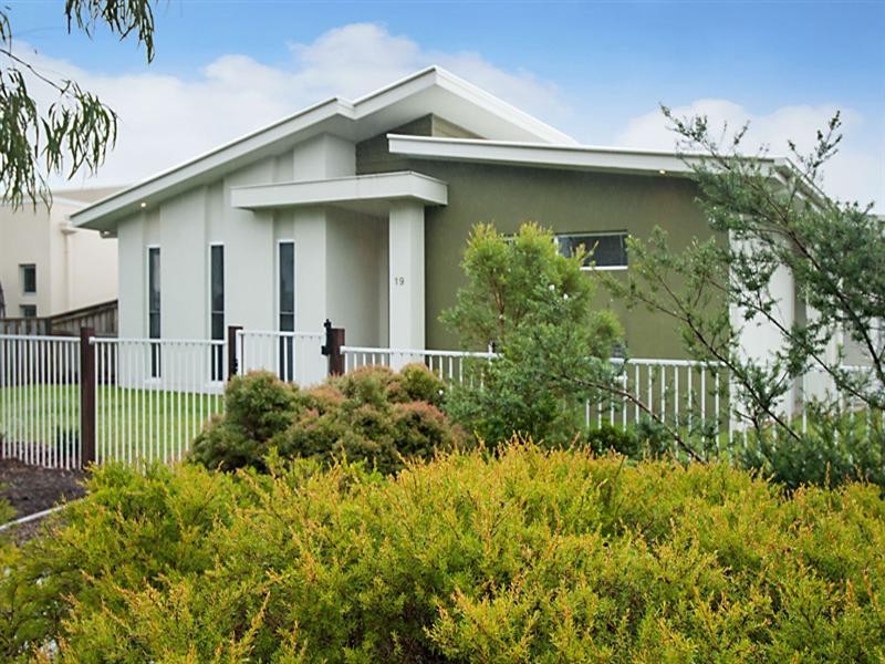 19 The Promenade, Pelican Waters QLD 4551